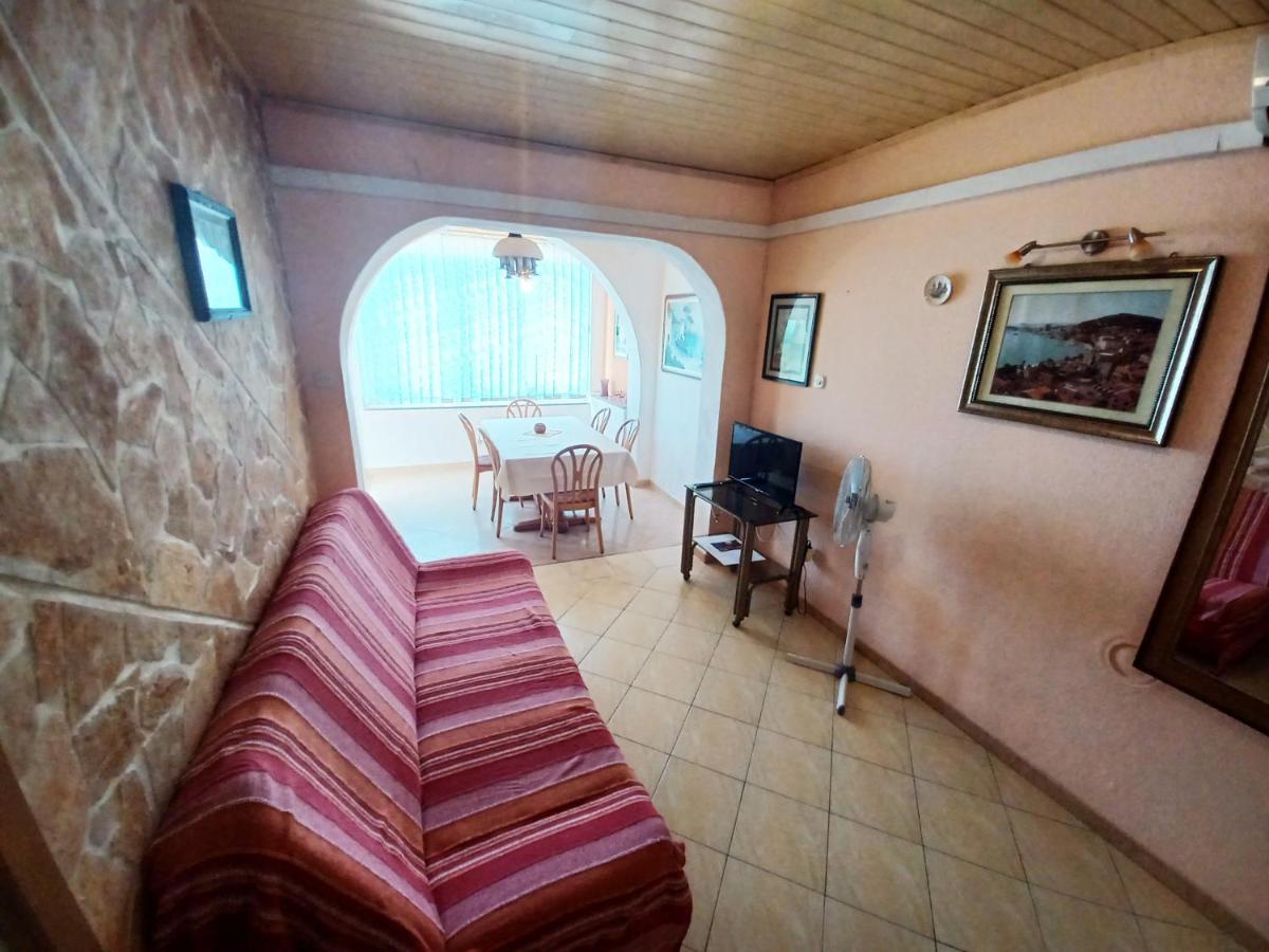Apartments Carmen Vinišće 외부 사진