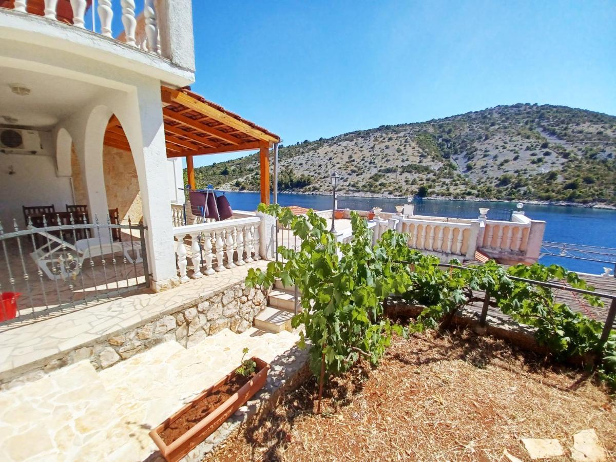 Apartments Carmen Vinišće 외부 사진
