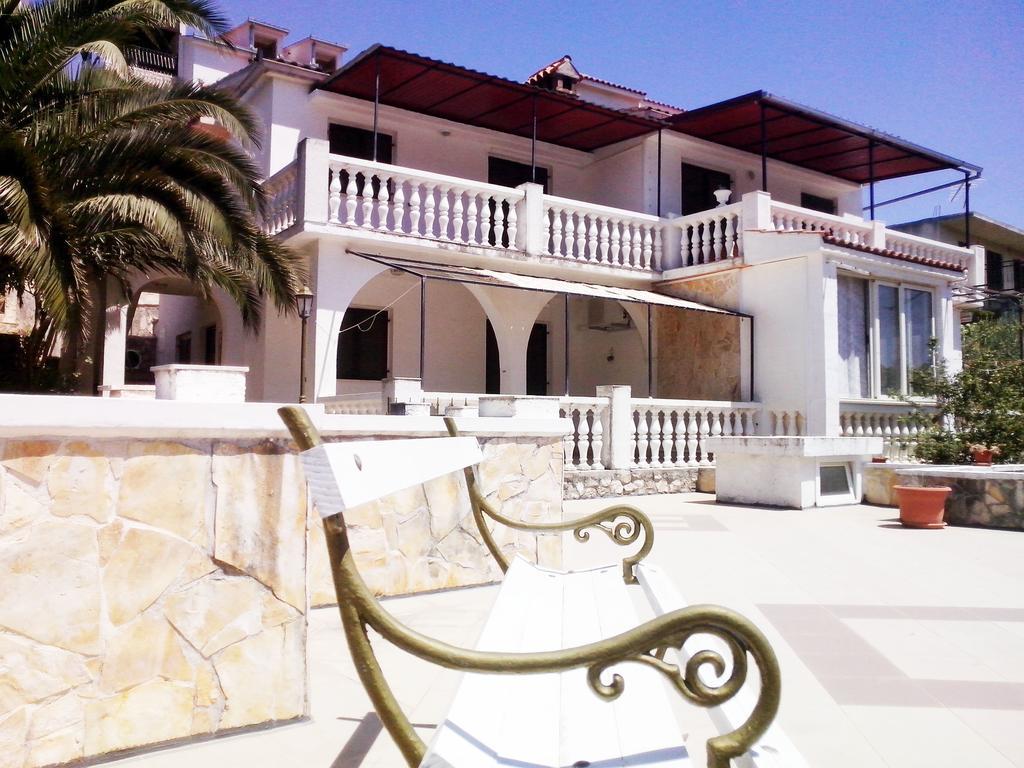 Apartments Carmen Vinišće 객실 사진